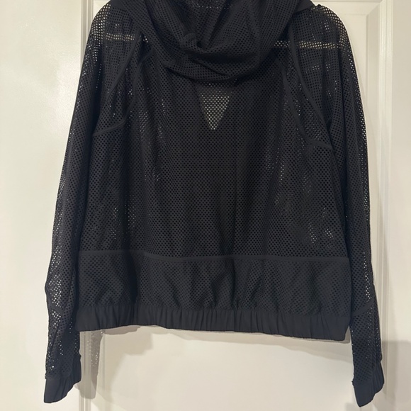 LuluLemon Relaxed Fit Mesh Jacket - Picture 4 of 5